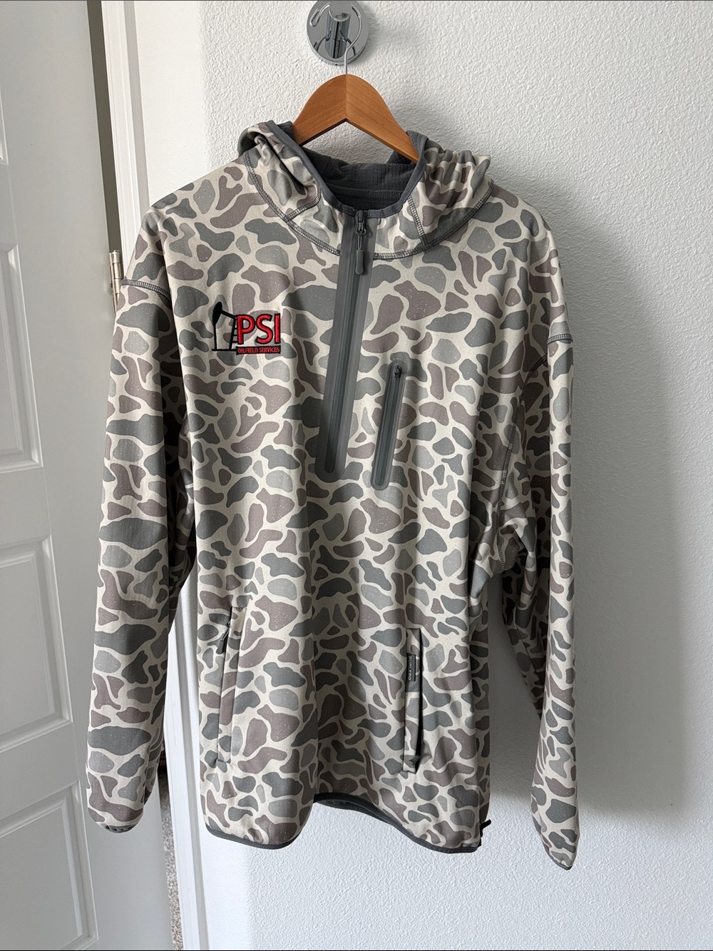 BURLEBO Men's Beige and Gray Camo Hoodie Jacket